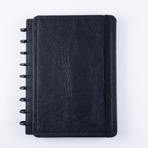 8lj9wp452c6-lg.jpg Caderno Capa Dura Couro Black Disco Reposicionável Médio M